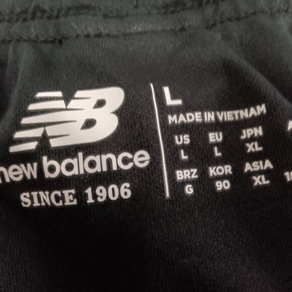 NWOT NEW BALANCE "DRY" BLACK STAR PATTERN SHORTS WITH 3 POCKETS, SIZE "L" - Picture 5 of 13